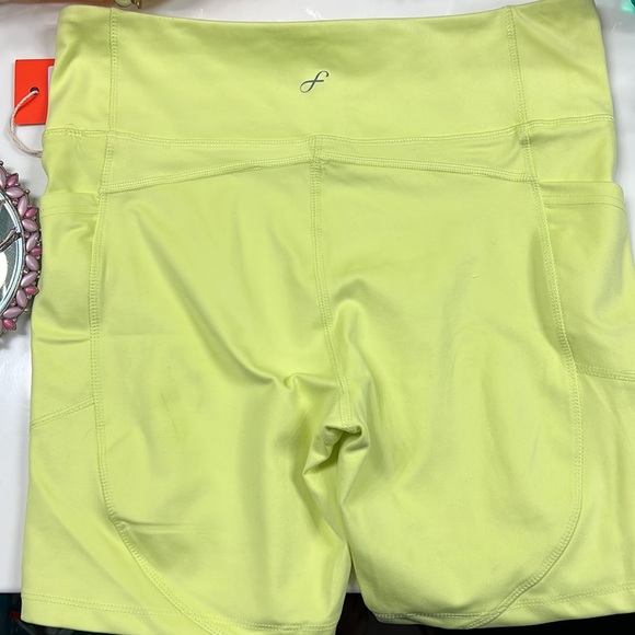 Buttery soft neon yellow bike shorts - Picture 3 of 3